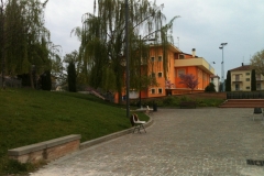 piazzale retro chiesa 2